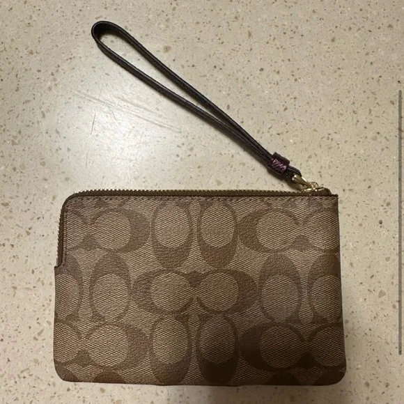 NWT Coach Wristlet - Picture 3 of 3